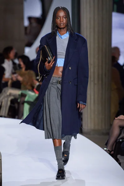 Look 29
